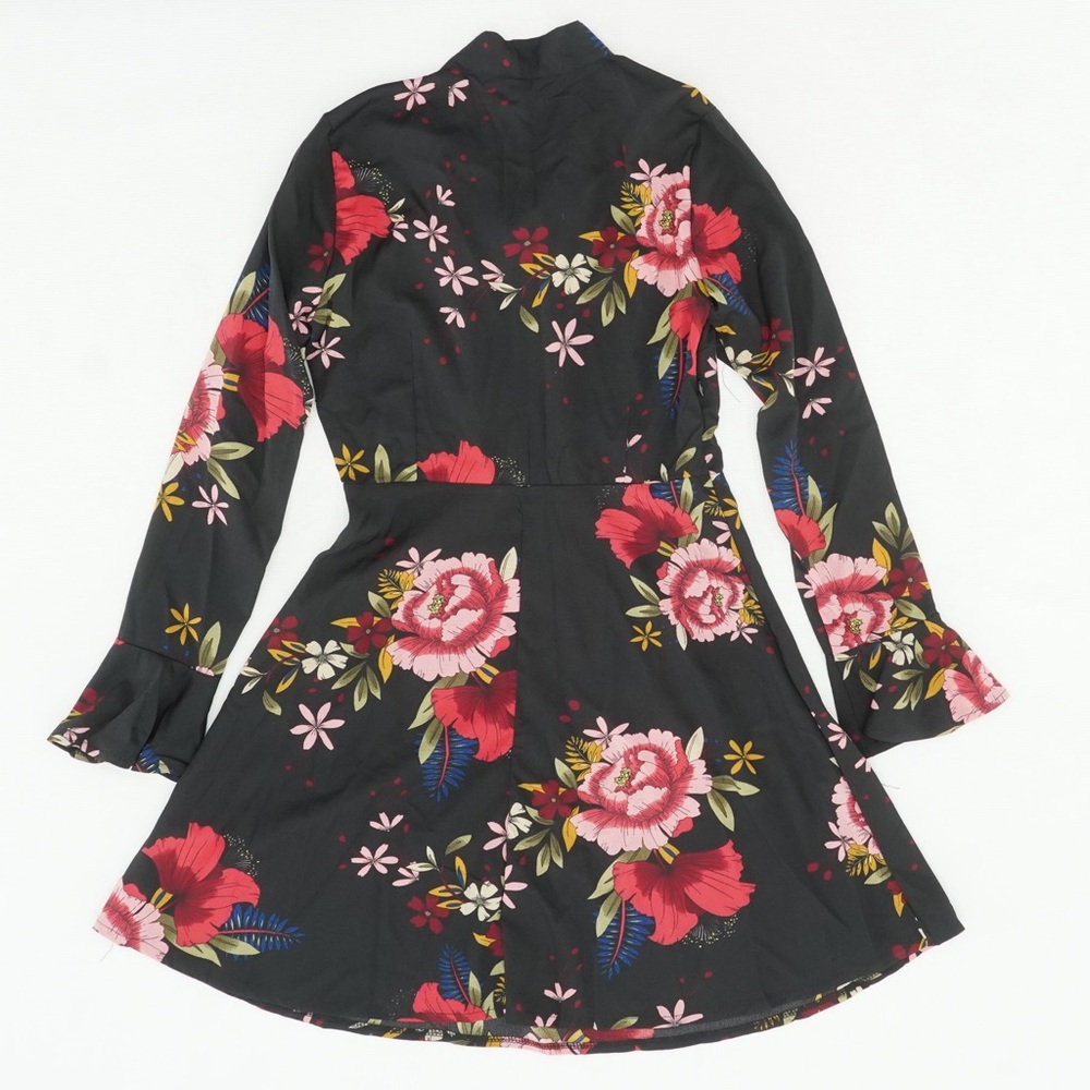 🔥NEW Acevog floral dress. Long sleeves.